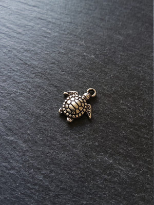 20 or 100 Little Turtle Charms Antique Silver Tone 16x14mm - ContentedCatz