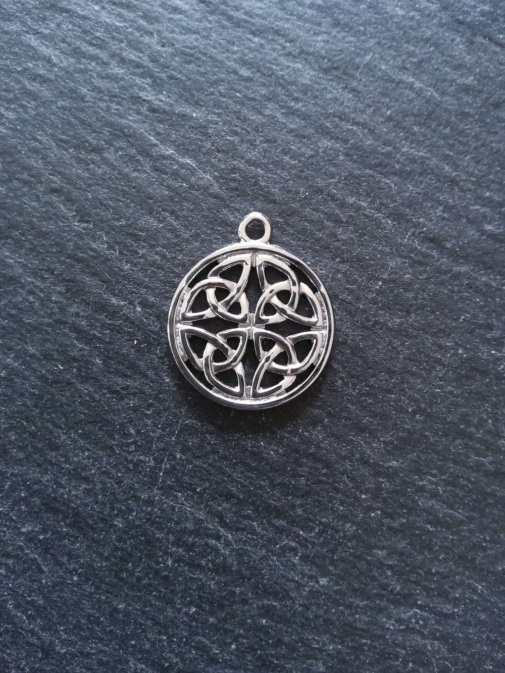 2 or 10 Dara Celtic Knot Round Stainless Steel Charms 24x20x2mm - ContentedCatz