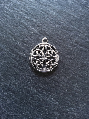 2 or 10 Dara Celtic Knot Round Stainless Steel Charms 24x20x2mm - ContentedCatz