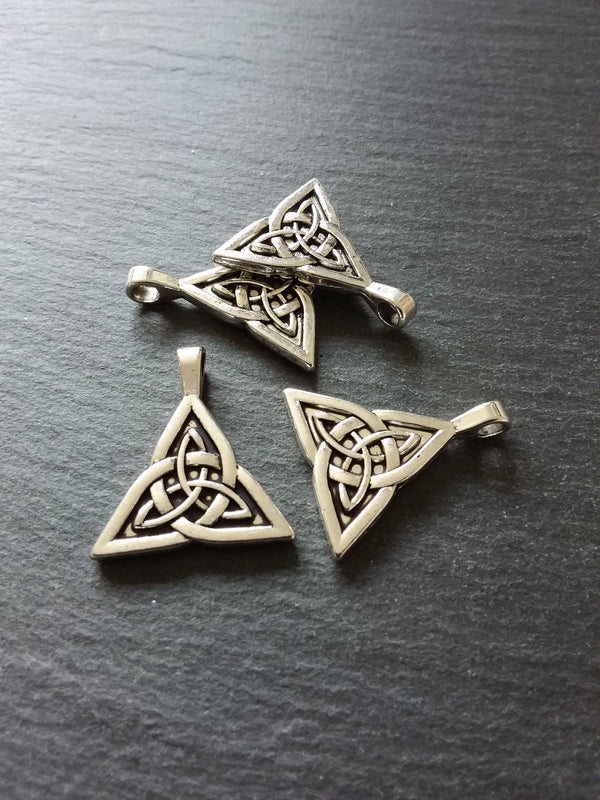 4 or 20 Triangular Triquetra Celtic Knot Pendants Antique Silver Tone 25x28mm - ContentedCatz