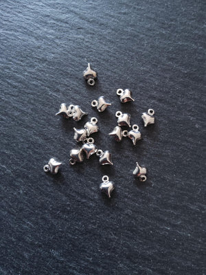 20 or 100 Tiny Hollow Heart Charms Silver Tone Alloy 9x6mm - ContentedCatz