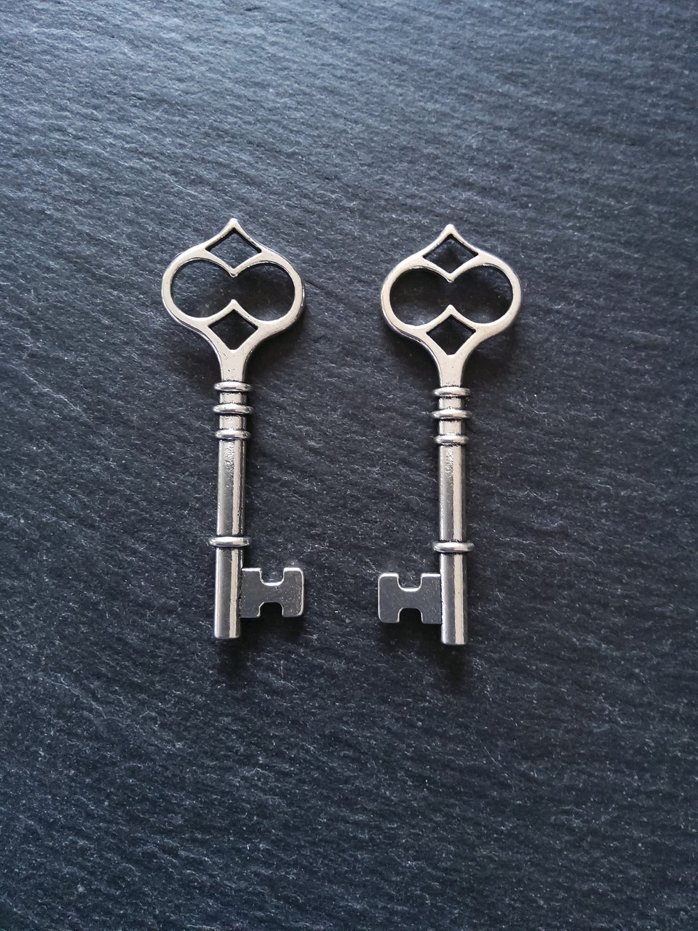 4 or 20 Antique Silver Key Pendants Large 60x21x4mm Nickel FREE - ContentedCatz