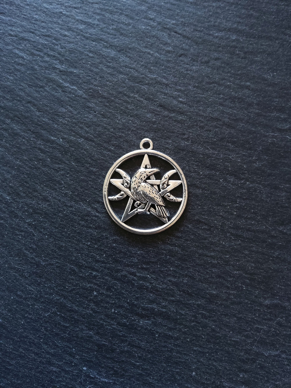 4 or 20 Crow & Pentagram Pendants Antique Silver Tone Alloy 33x29mm - ContentedCatz