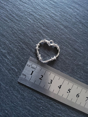 4 or 20 Barbed Wire Heart Charms Antique Silver 25x24mm - ContentedCatz