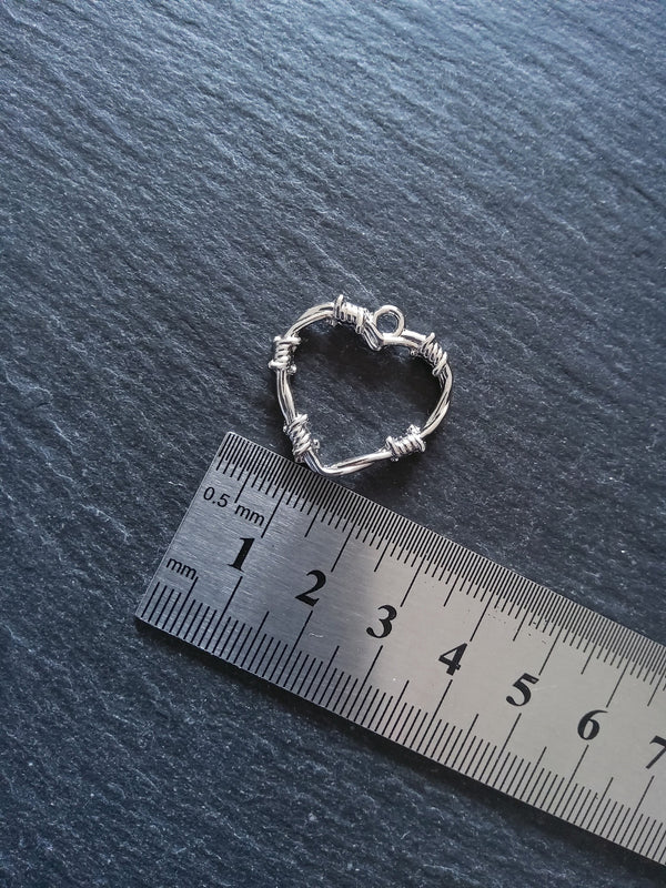 4 or 20 Barbed Wire Heart Charms Antique Silver 25x24mm - ContentedCatz
