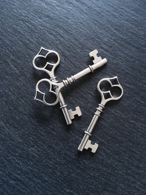 4 or 20 Antique Silver Key Pendants Large 60x21x4mm Nickel FREE - ContentedCatz
