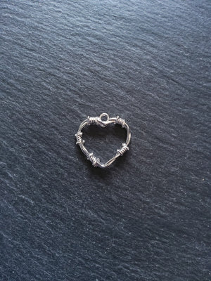 4 or 20 Barbed Wire Heart Charms Antique Silver 25x24mm - ContentedCatz