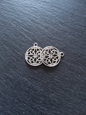 2 or 10 Dara Celtic Knot Round Stainless Steel Charms 24x20x2mm - ContentedCatz