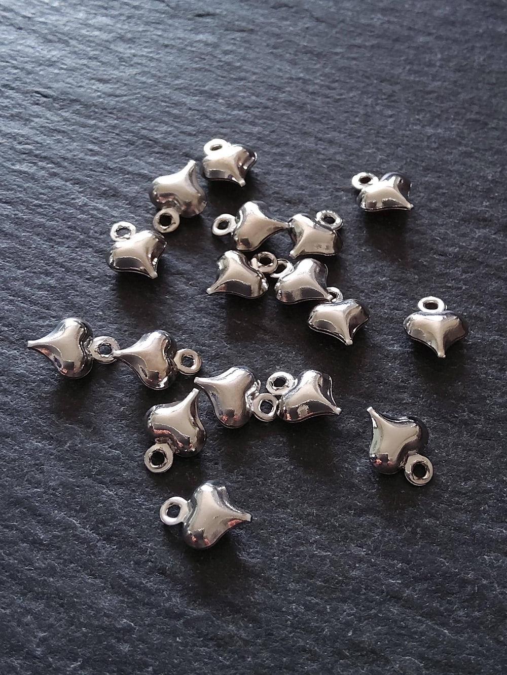 20 or 100 Tiny Hollow Heart Charms Silver Tone Alloy 9x6mm - ContentedCatz