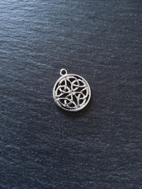2 or 10 Dara Celtic Knot Round Stainless Steel Charms 24x20x2mm - ContentedCatz