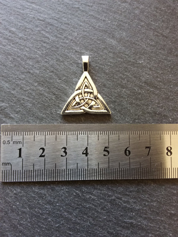 4 or 20 Triangular Triquetra Celtic Knot Pendants Antique Silver Tone 25x28mm - ContentedCatz