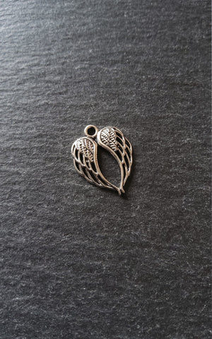 10 or 50 Double Wing Heart Pendant Charm Antique Silver Tone Alloy 22x17mm - ContentedCatz