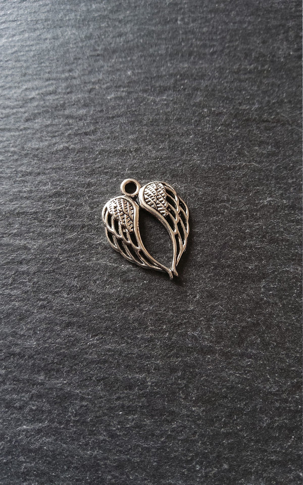 10 or 50 Double Wing Heart Pendant Charm Antique Silver Tone Alloy 22x17mm - ContentedCatz