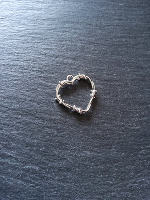 4 or 20 Barbed Wire Heart Charms Antique Silver 25x24mm - ContentedCatz