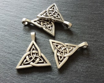 4 or 20 Triangular Triquetra Celtic Knot Pendants Antique Silver Tone 25x28mm - ContentedCatz