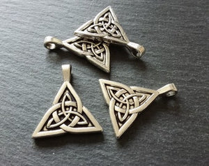 4 or 20 Triangular Triquetra Celtic Knot Pendants Antique Silver Tone 25x28mm - ContentedCatz