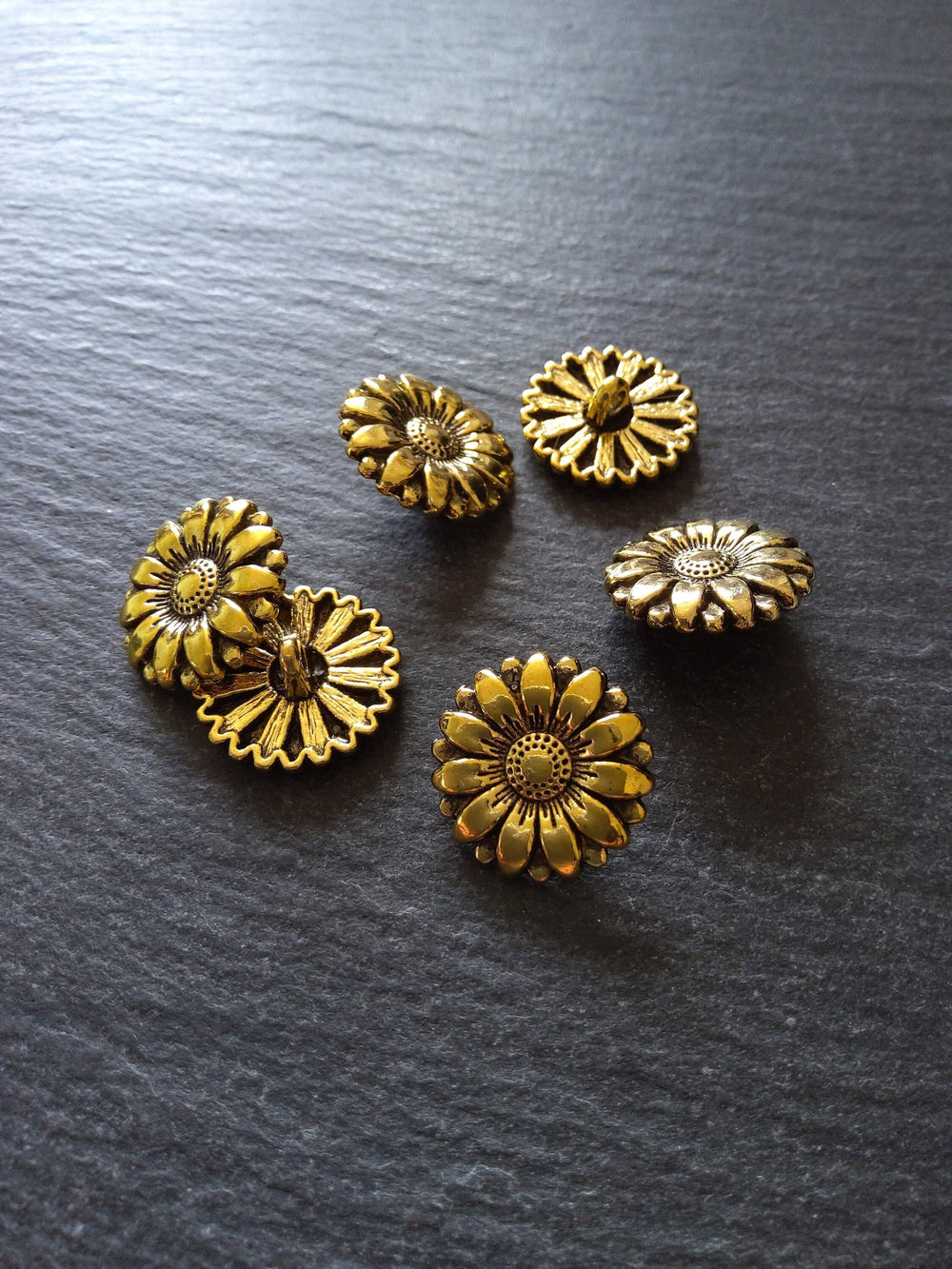 6 or 30 Flower Metal Shank Buttons Antique Gold Tone 18mm (6/8") Fasteners - ContentedCatz