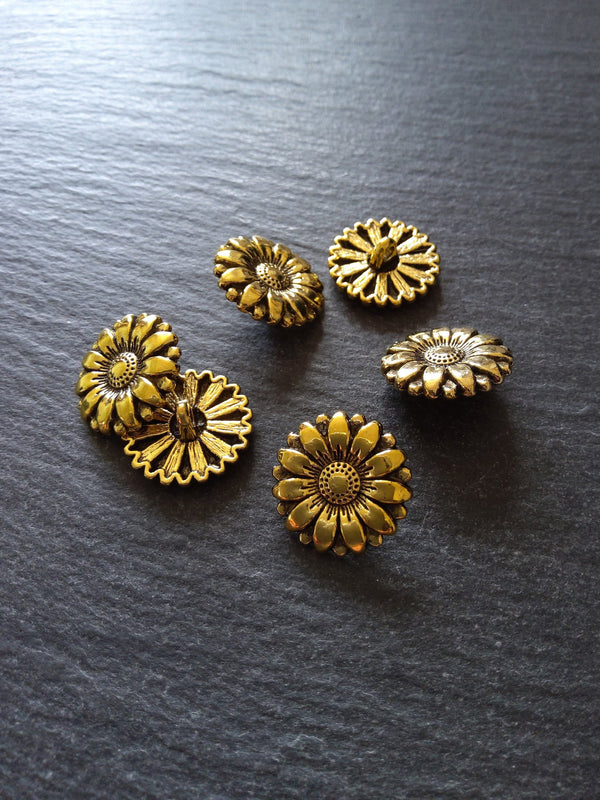 6 or 30 Flower Metal Shank Buttons Antique Gold Tone 18mm (6/8") Fasteners - ContentedCatz