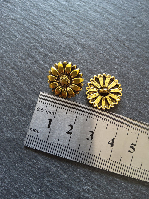 6 or 30 Flower Metal Shank Buttons Antique Gold Tone 18mm (6/8") Fasteners - ContentedCatz