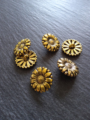 6 or 30 Flower Metal Shank Buttons Antique Gold Tone 18mm (6/8") Fasteners - ContentedCatz