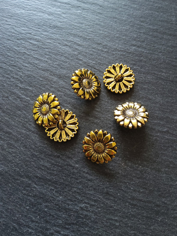 6 or 30 Flower Metal Shank Buttons Antique Gold Tone 18mm (6/8") Fasteners - ContentedCatz