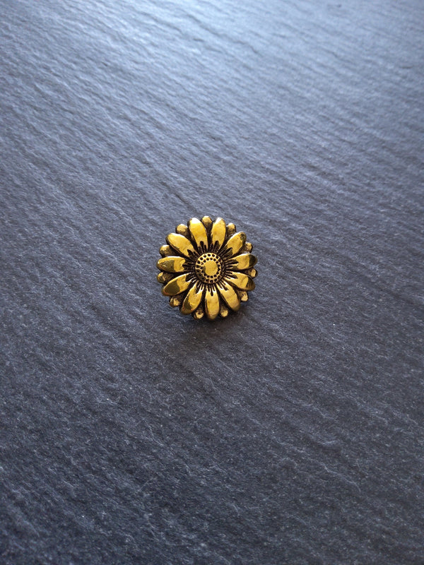 6 or 30 Flower Metal Shank Buttons Antique Gold Tone 18mm (6/8") Fasteners - ContentedCatz