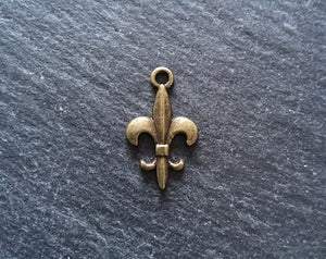 20 or 100 Fleur De Lis Charms Antique Bronze Tone 19x12mm NICKEL FREE - ContentedCatz