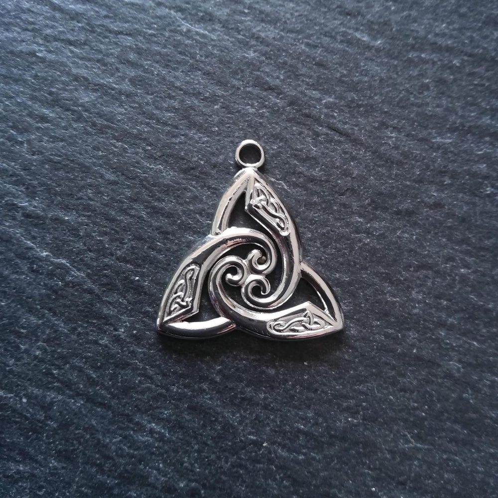 2 or 10 Trinity Celtic Knot Pendants Stainless Steel 26x25x2mm