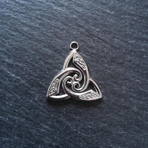2 or 10 Trinity Celtic Knot Pendants Stainless Steel 26x25x2mm