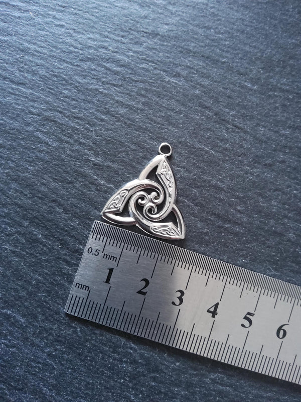2 or 10 Trinity Celtic Knot Pendants Stainless Steel 26x25x2mm