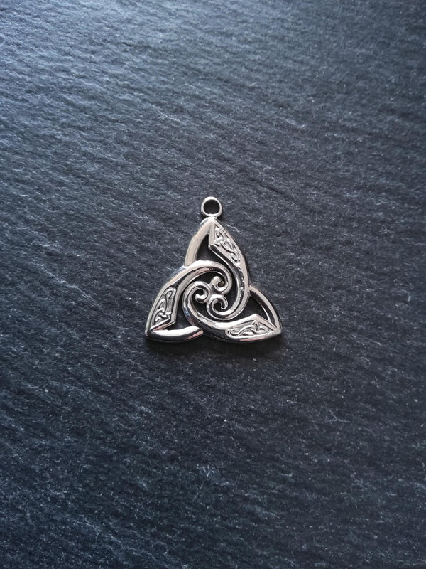 2 or 10 Trinity Celtic Knot Pendants Stainless Steel 26x25x2mm