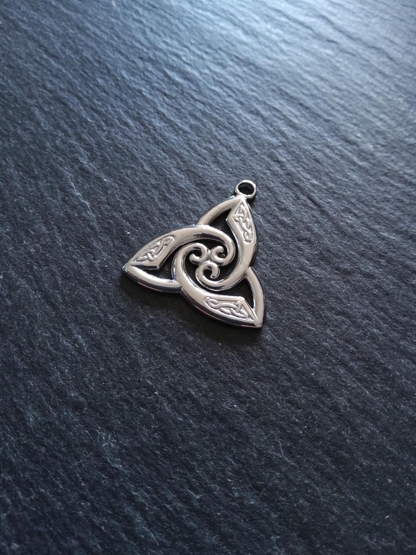 2 or 10 Trinity Celtic Knot Pendants Stainless Steel 26x25x2mm