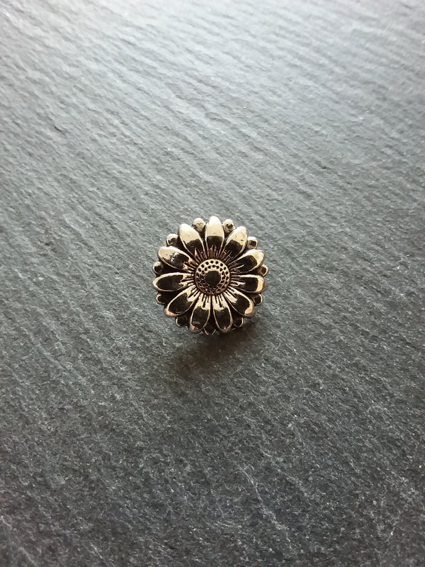 6 or 30 Flower Metal Shank Buttons Antique Silver Tone 18mm (6/8") Fasteners - ContentedCatz