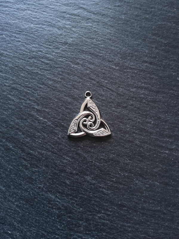 2 or 10 Trinity Celtic Knot Pendants Stainless Steel 26x25x2mm
