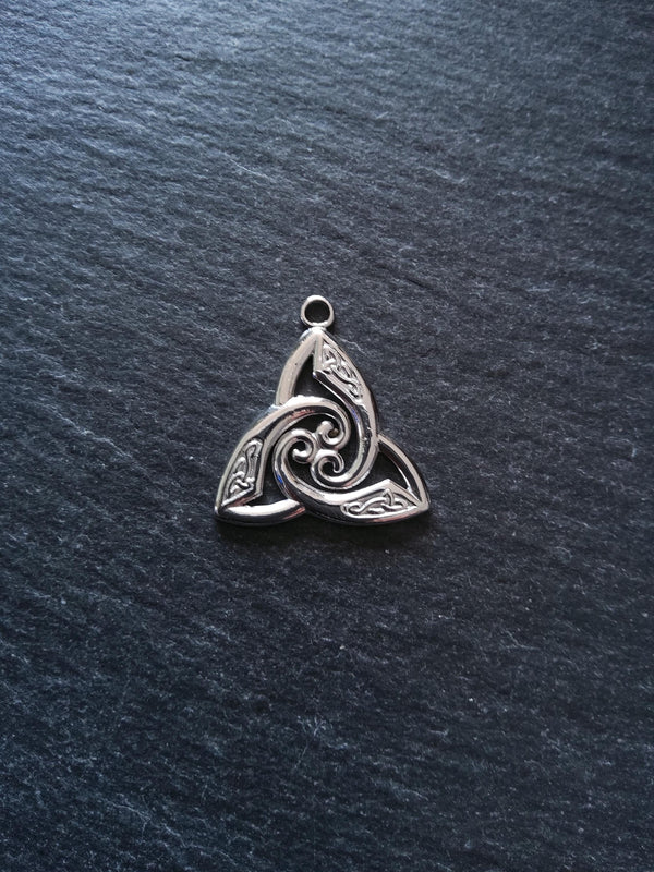 2 or 10 Trinity Celtic Knot Pendants Stainless Steel 26x25x2mm