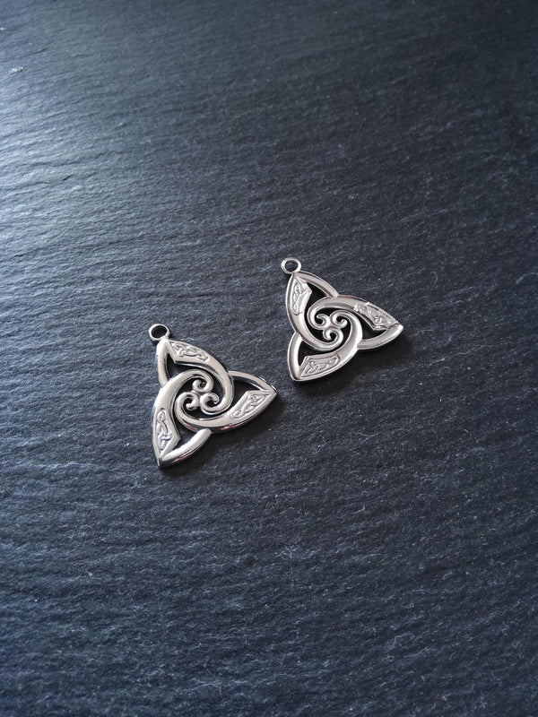 2 or 10 Trinity Celtic Knot Pendants Stainless Steel 26x25x2mm