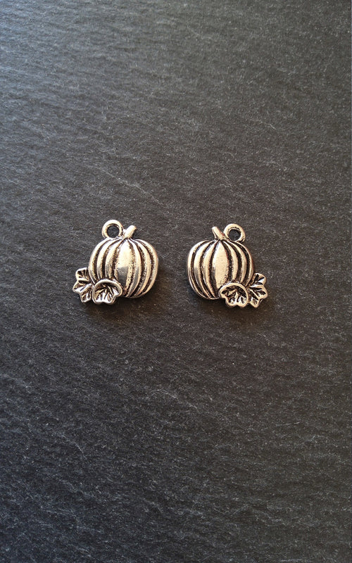 4 or 20 Pumpkin Charms Antique Silver Tone 17x17x3.8mm