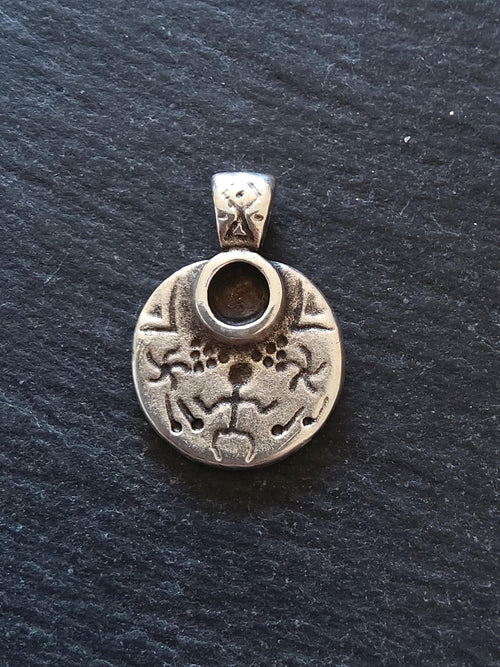 1 or 5 African Tribal Round Cave Painting Design Pendant Genuine Silver Plated 30x21.5mm