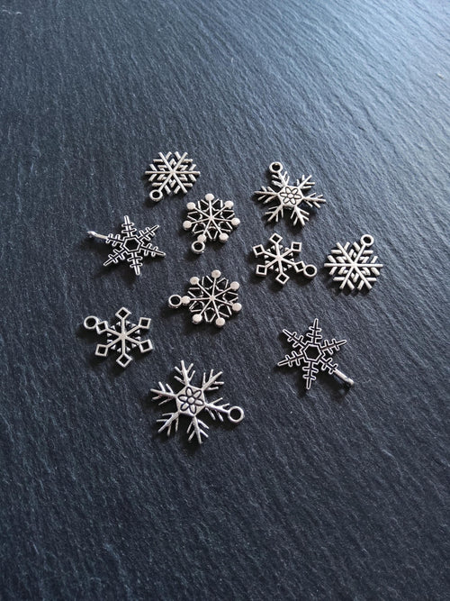 10 or 50 Mixed Snowflake Charms Antique Silver Tone Alloy 11x8mm
