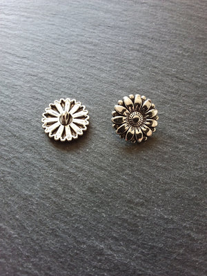 6 or 30 Flower Metal Shank Buttons Antique Silver Tone 18mm (6/8") Fasteners - ContentedCatz
