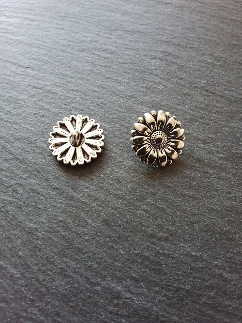 6 or 30 Flower Metal Shank Buttons Antique Silver Tone 18mm (6/8") Fasteners - ContentedCatz
