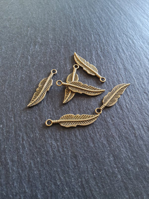 10 or 50 Antique Bronze Tone Feather Charms 30x8x1.5mm Nickel FREE - ContentedCatz