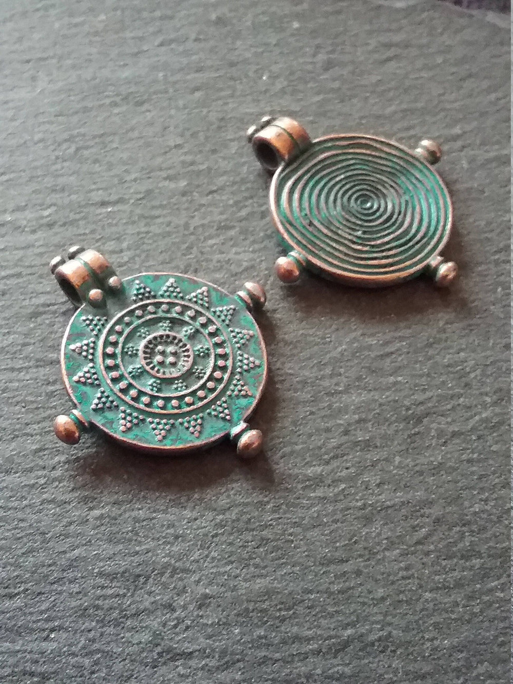 4 or 20 Antique Copper Tone Mandala Mariners Compass Pendants with Green Patina 27x24x1.7mm