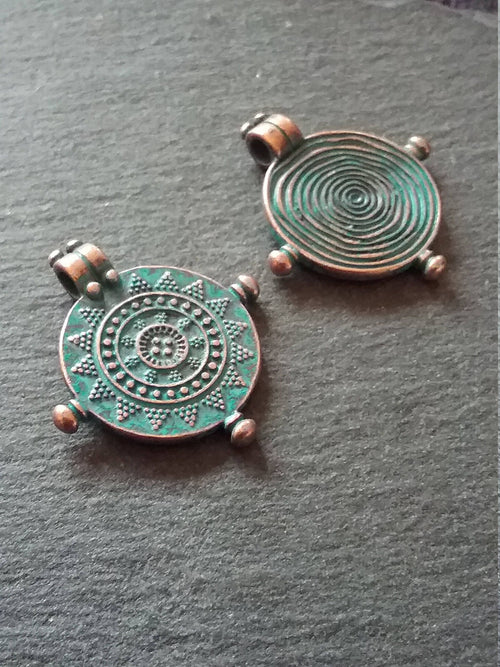 4 or 20 Antique Copper Tone Mandala Mariners Compass Pendants with Green Patina 27x24x1.7mm