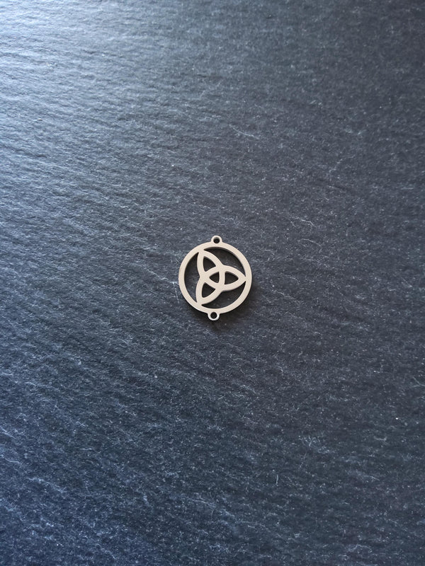 2 or 10 Triquetra Flat Round Stainless Steel Connector Charms 17.5x15x1mm
