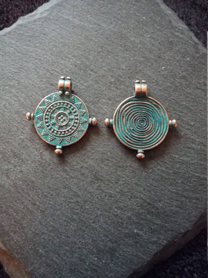 4 or 20 Antique Copper Tone Mandala Mariners Compass Pendants with Green Patina 27x24x1.7mm