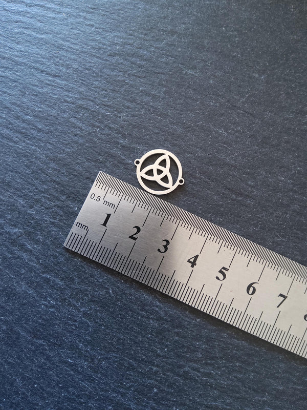 2 or 10 Triquetra Flat Round Stainless Steel Connector Charms 17.5x15x1mm