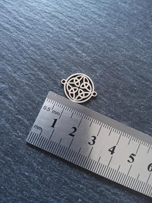 2 or 10 Dara Celtic Knot Flat Round Stainless Steel Connector Charms 18.5x14.5x1mm