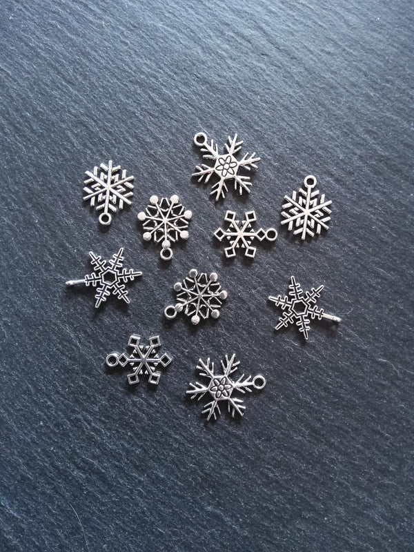 10 or 50 Mixed Snowflake Charms Antique Silver Tone Alloy 11x8mm