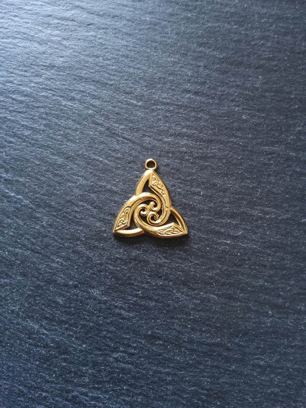 2 or 10 Trinity Celtic Knot Pendants 18K Gold Plated Stainless Steel 26x25x2mm